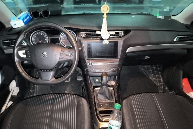 Used Peugeot 408 2015 1.2T Automatic Luxury Edition Center Console