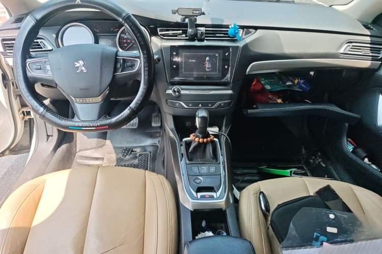 Used Peugeot 408 2015 1.2T Automatic Luxury Edition Center Console