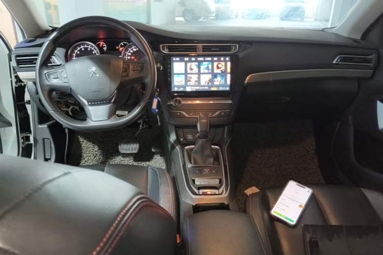 Used Peugeot 408 2015 1.2T Automatic Luxury Edition Center Console