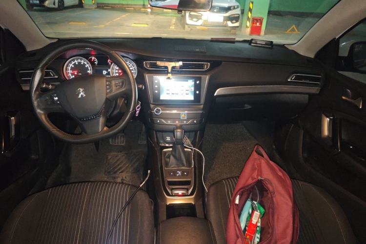 Used Peugeot 408 2015 1.2T Automatic Luxury Edition Center Console