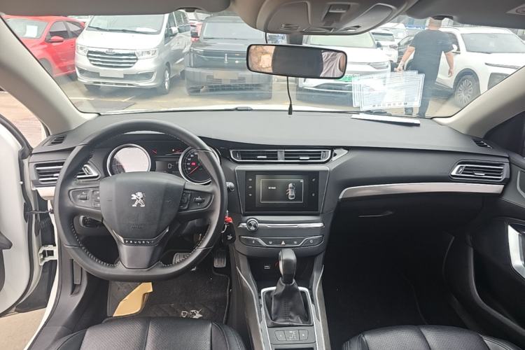 Used Peugeot 408 2015 1.2T Automatic Luxury Edition Center Console
