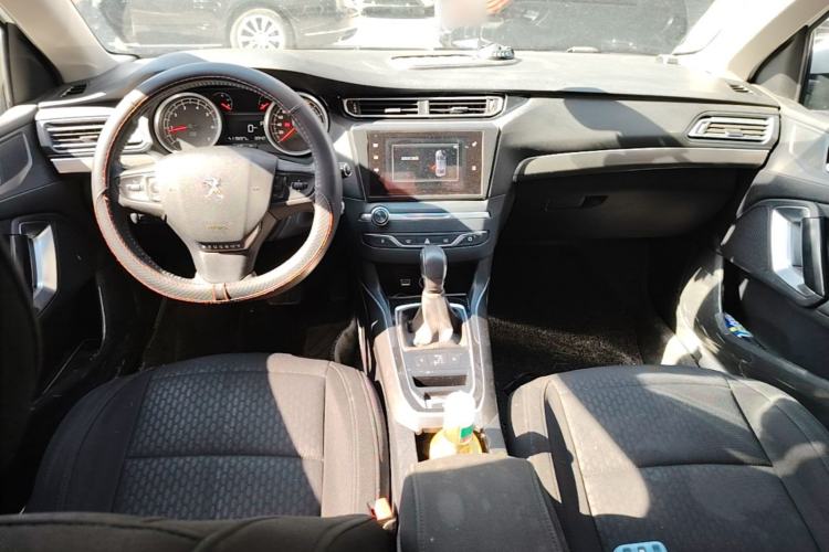 Used Peugeot 408 2015 1.2T Automatic Luxury Edition Center Console