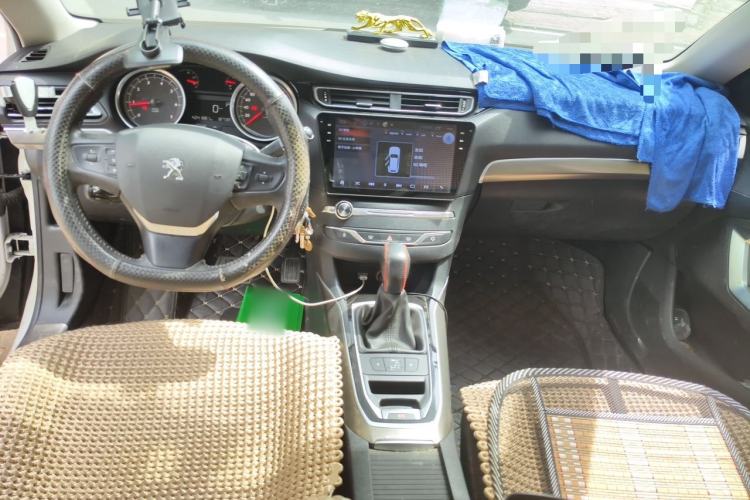 Used Peugeot 408 2015 1.2T Automatic Luxury Edition Center Console