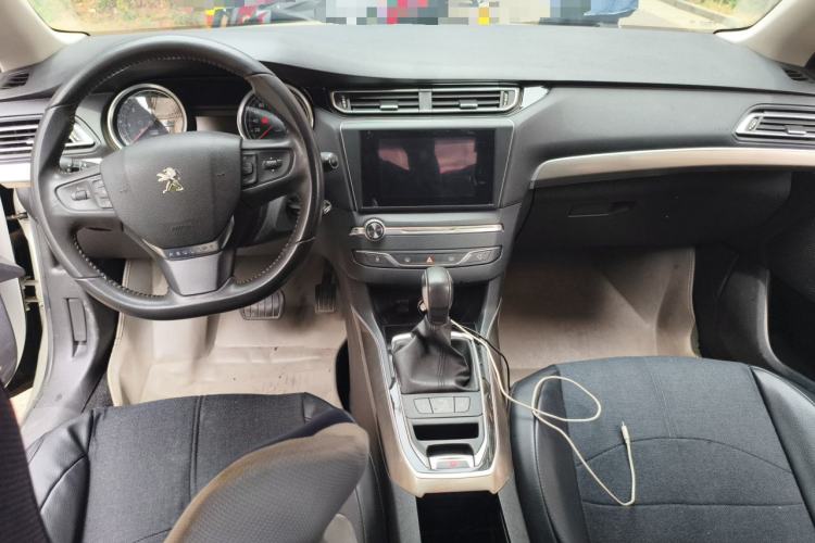 Used Peugeot 408 2015 1.2T Automatic Luxury Edition Center Console