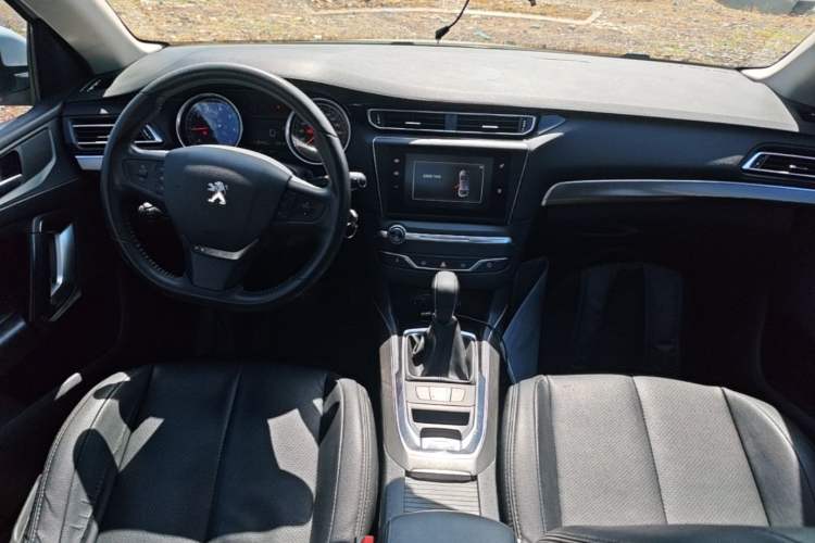 Used Peugeot 408 2015 1.2T Automatic Luxury Edition Center Console