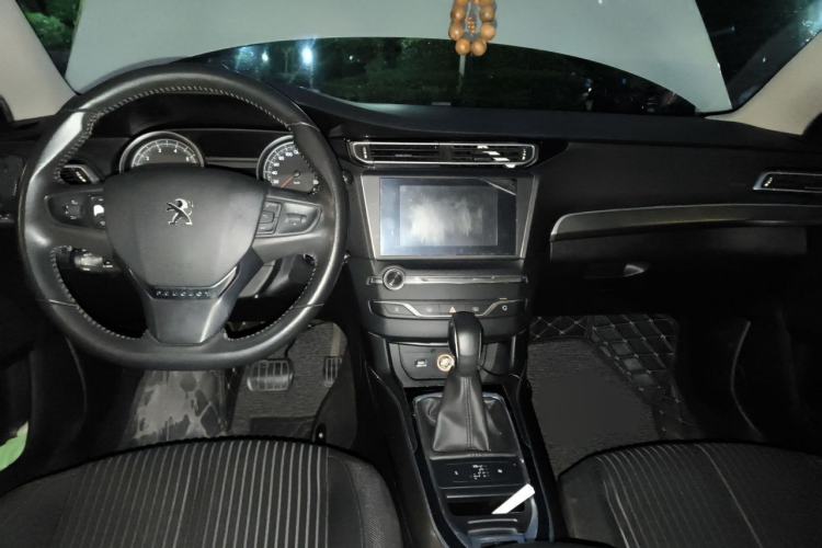 Used Peugeot 408 2015 1.2T Automatic Luxury Edition Center Console