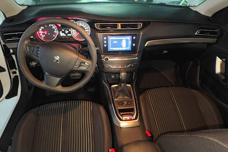 Used Peugeot 408 2015 1.2T Automatic Luxury Edition Center Console