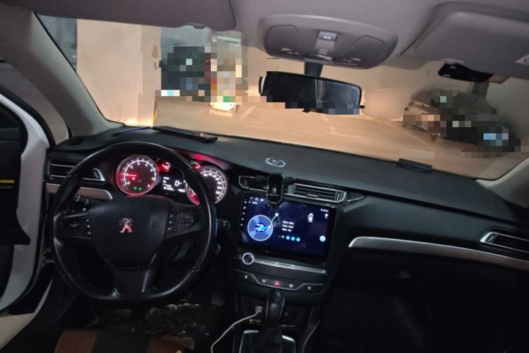 Used Peugeot 408 2015 1.2T Automatic Luxury Edition Center Console