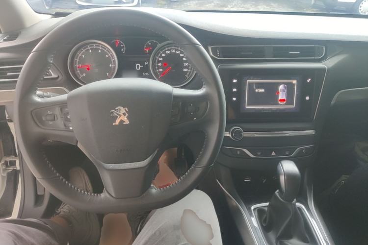 Used Peugeot 408 2015 1.2T Automatic Luxury Edition Center Console