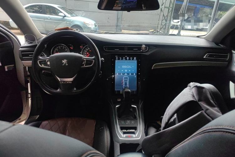 Used Peugeot 408 2015 1.2T Automatic Luxury Edition Center Console