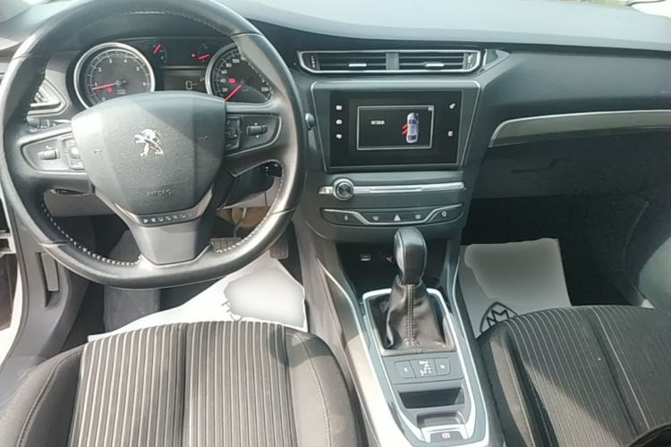 Used Peugeot 408 2015 1.2T Automatic Luxury Edition Center Console