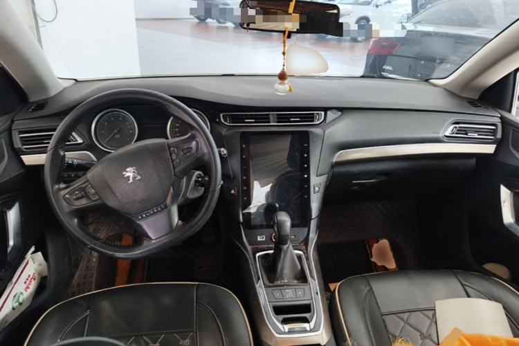 Used Peugeot 408 2015 1.2T Automatic Luxury Edition Center Console