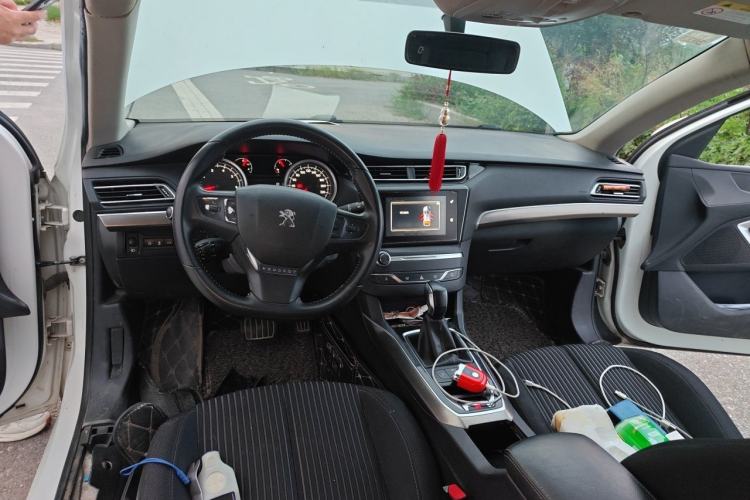 Used Peugeot 408 2015 1.2T Automatic Luxury Edition Center Console