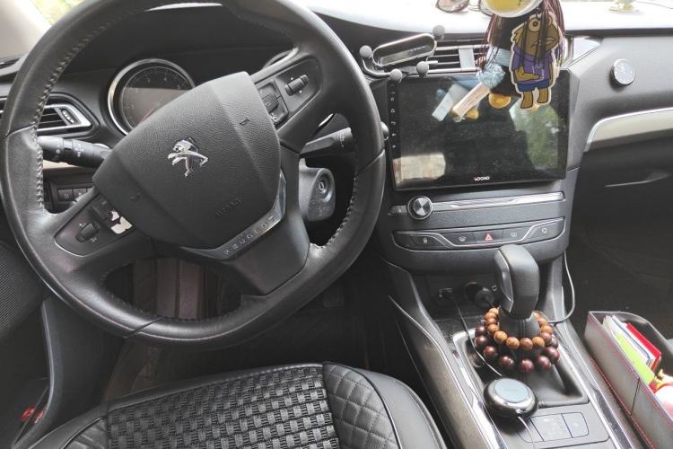 Used Peugeot 408 2015 1.2T Automatic Luxury Edition Center Console