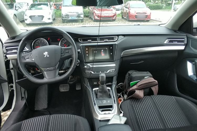 Used Peugeot 408 2015 1.2T Automatic Luxury Edition Center Console