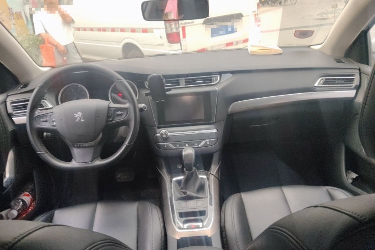 Used Peugeot 408 2015 1.2T Automatic Luxury Edition Center Console