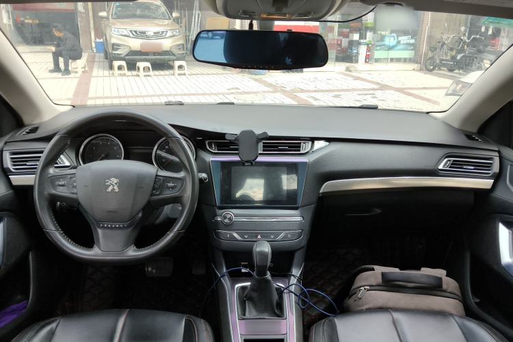 Used Peugeot 408 2015 1.2T Automatic Luxury Edition Center Console