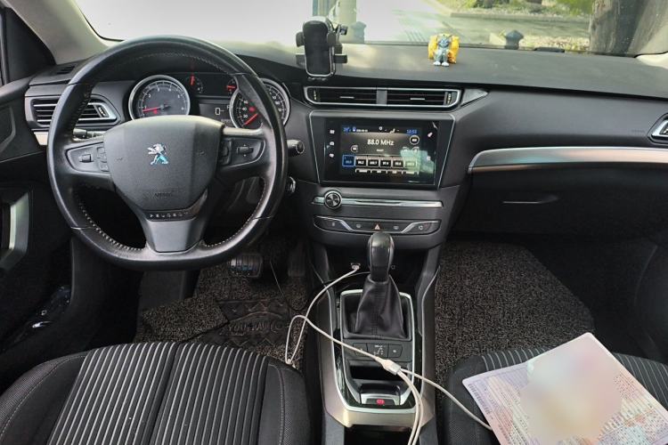Used Peugeot 408 2015 1.2T Automatic Luxury Edition Center Console