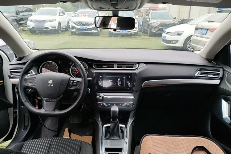 Used Peugeot 408 2015 1.2T Automatic Luxury Edition Center Console