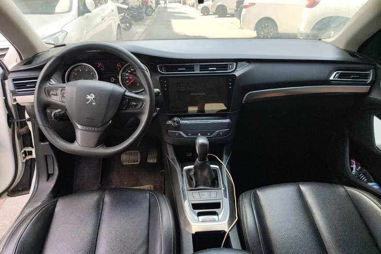 Used Peugeot 408 2015 1.2T Automatic Luxury Edition Center Console