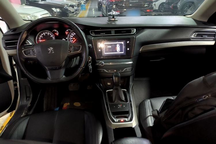 Used Peugeot 408 2015 1.2T Automatic Luxury Edition Center Console