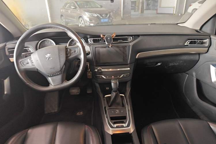 Used Peugeot 408 2015 1.2T Automatic Luxury Edition Center Console