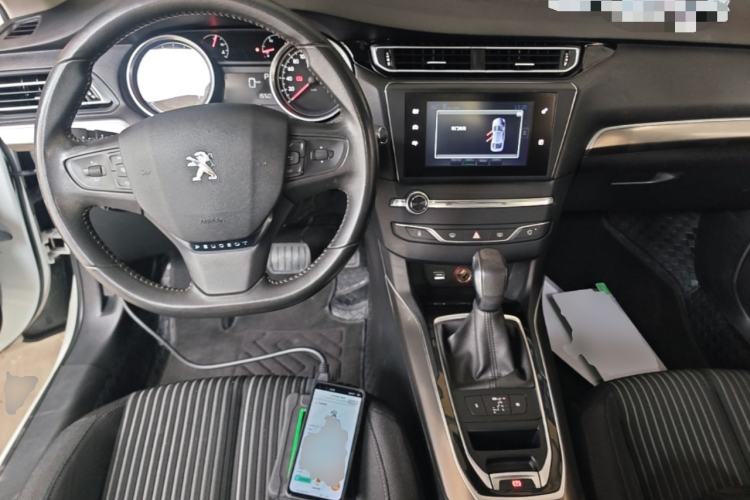 Used Peugeot 408 2015 1.2T Automatic Luxury Edition Center Console