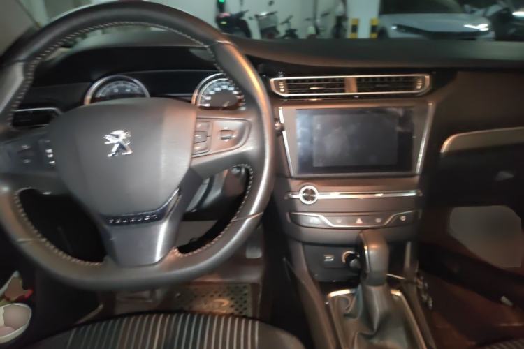 Used Peugeot 408 2015 1.2T Automatic Luxury Edition Center Console