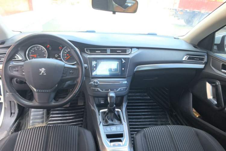 Used Peugeot 408 2015 1.2T Automatic Glory Edition Center Console