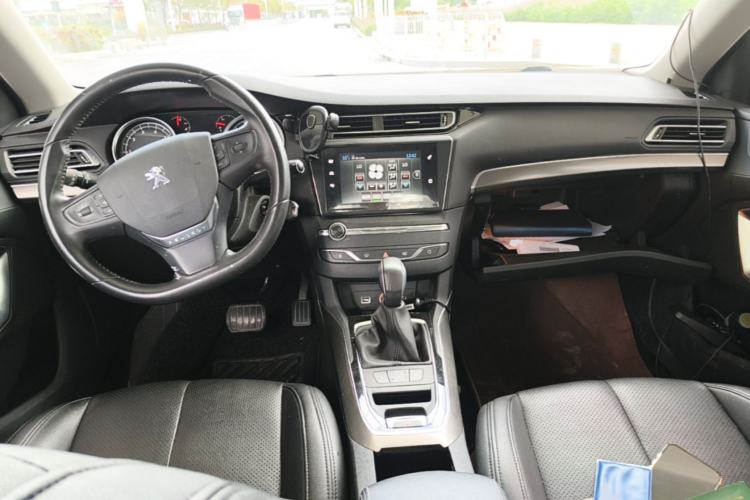Used Peugeot 408 2015 1.2T Automatic Luxury Edition Center Console