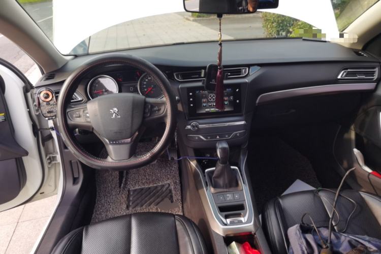 Used Peugeot 408 2015 1.2T Automatic Luxury Edition Center Console