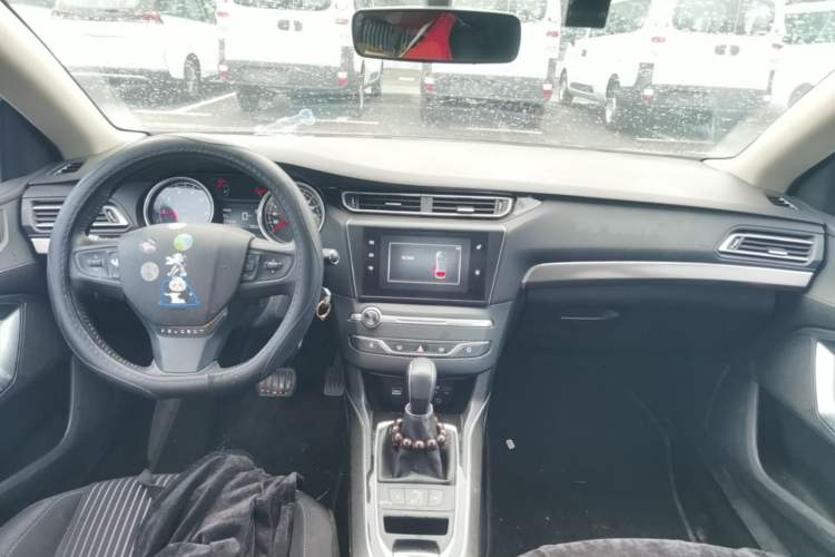 Used Peugeot 408 2015 1.2T Automatic Luxury Edition Center Console