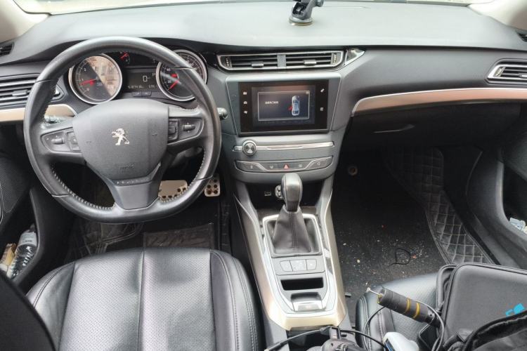 Used Peugeot 408 2015 1.2T Automatic Luxury Edition Center Console