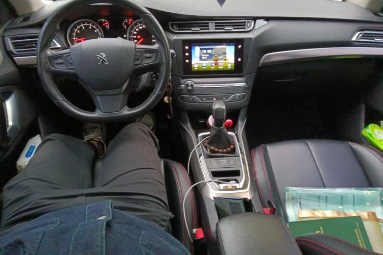 Used Peugeot 408 2015 1.2T Automatic Luxury Edition Center Console