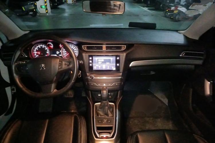 Used Peugeot 408 2015 1.2T Automatic Luxury Edition Center Console