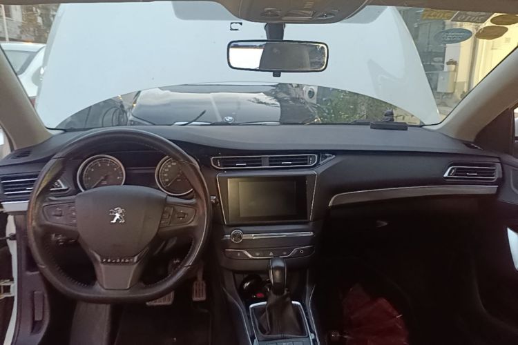 Used Peugeot 408 2015 1.2T Automatic Luxury Edition Center Console