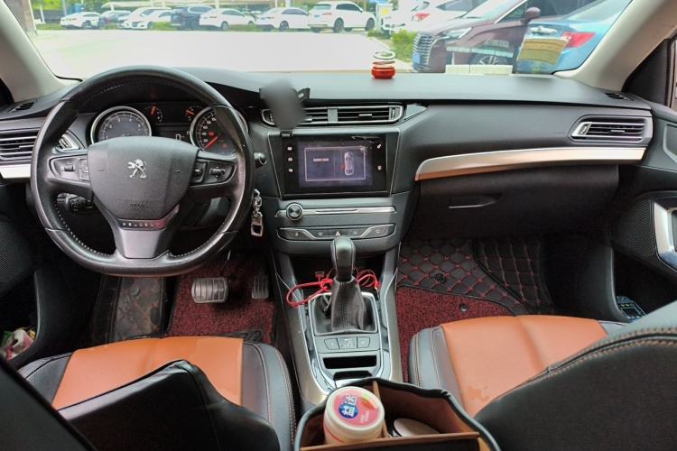 Used Peugeot 408 2015 1.2T Automatic Luxury Edition Center Console