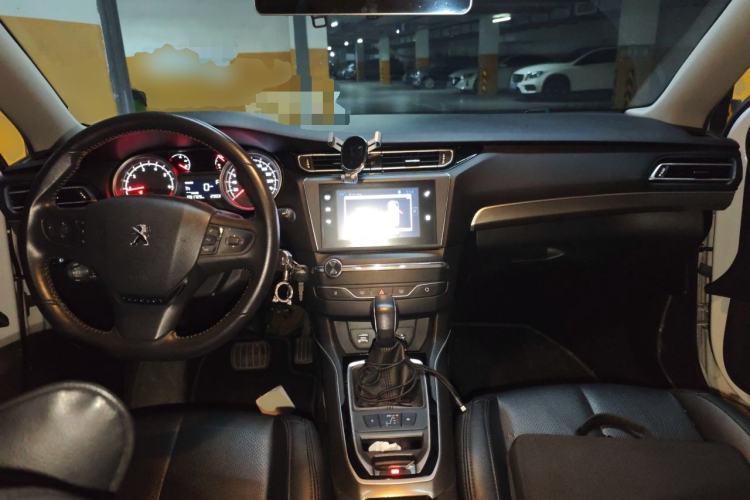 Used Peugeot 408 2015 1.2T Automatic Luxury Edition Center Console