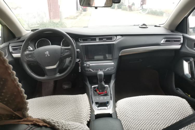 Used Peugeot 408 2015 1.2T Automatic Luxury Edition Center Console