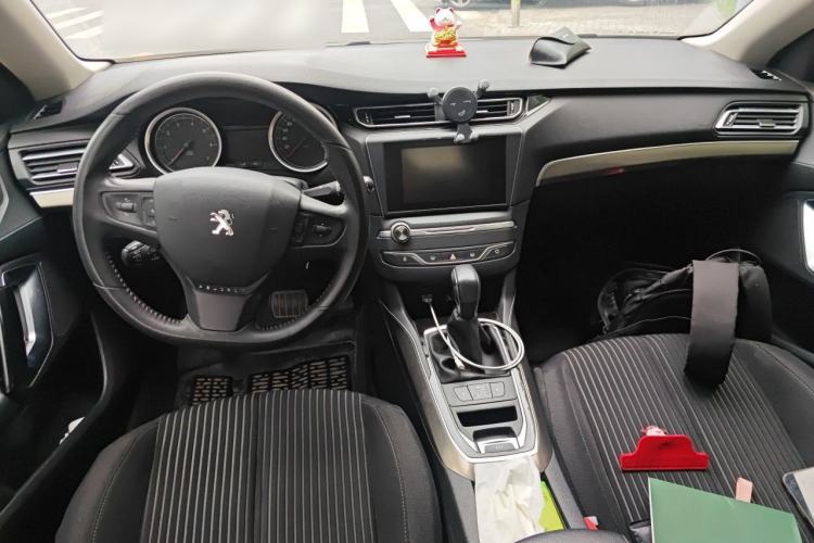 Used Peugeot 408 2015 1.2T Automatic Luxury Edition Center Console