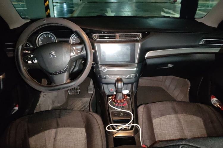 Used Peugeot 408 2015 1.2T Automatic Luxury Edition Center Console