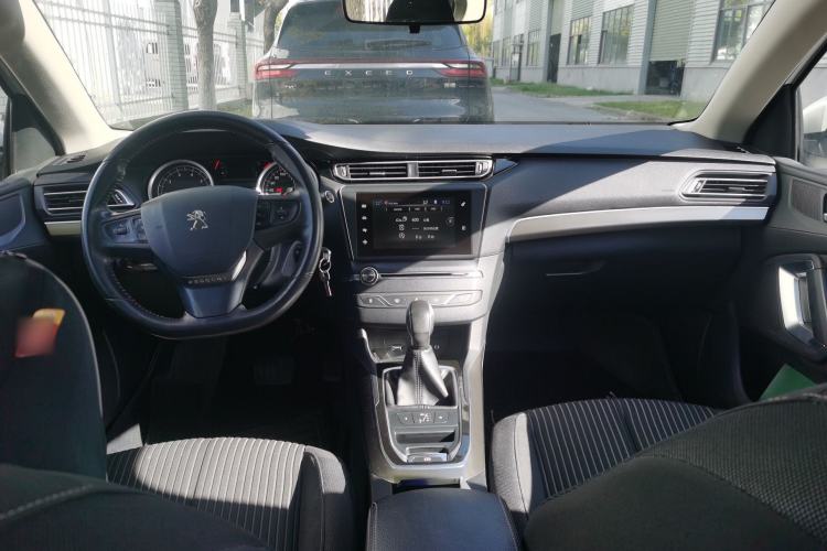 Used Peugeot 408 2015 1.2T Automatic Glory Edition Center Console