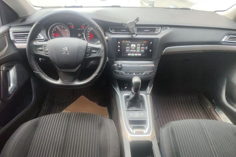 Used Peugeot 408 2015 1.2T Automatic Luxury Edition Center Console