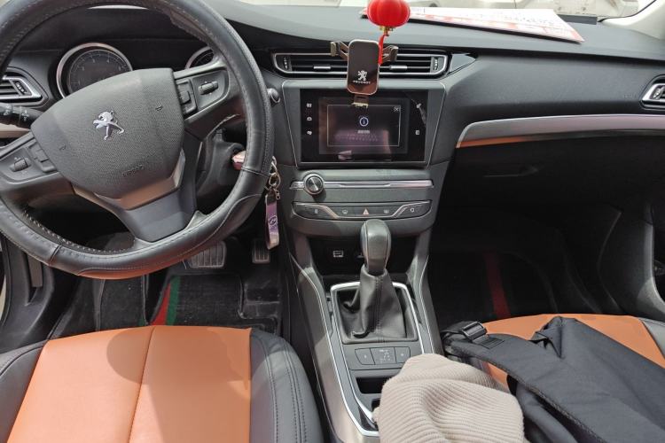 Used Peugeot 408 2015 1.2T Automatic Luxury Edition Center Console