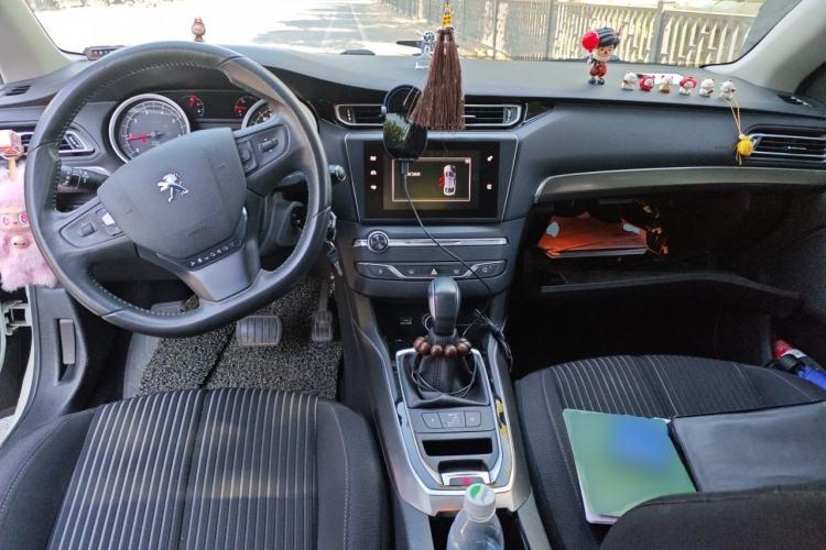 Used Peugeot 408 2015 1.2T Automatic Luxury Edition Center Console