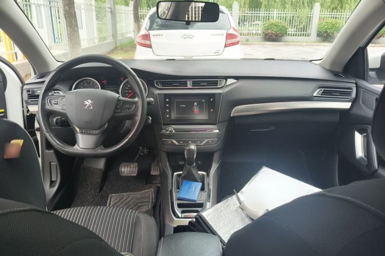 Used Peugeot 408 2015 1.2T Automatic Glory Edition Center Console