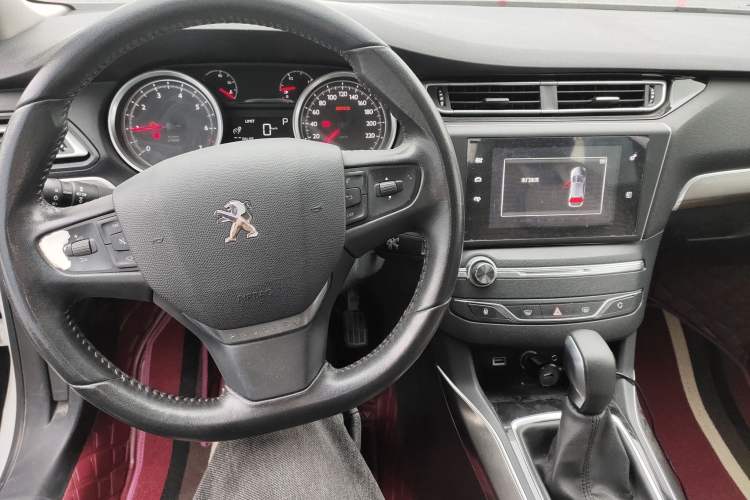 Used Peugeot 408 2015 1.2T Automatic Luxury Edition Center Console