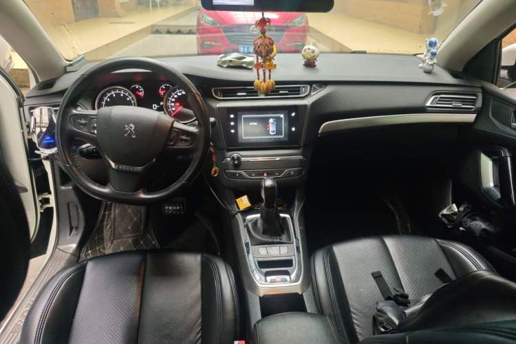 Used Peugeot 408 2015 1.2T Automatic Luxury Edition Center Console