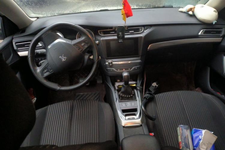 Used Peugeot 408 2015 1.2T Automatic Luxury Edition Center Console