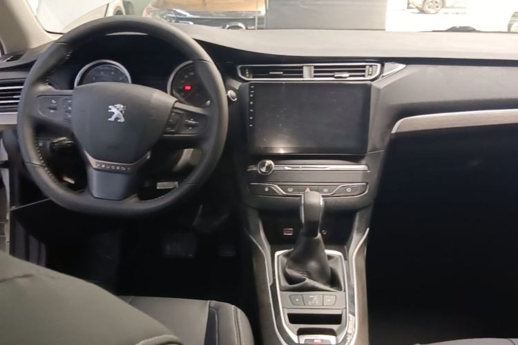 Used Peugeot 408 2015 1.2T Automatic Luxury Edition Center Console